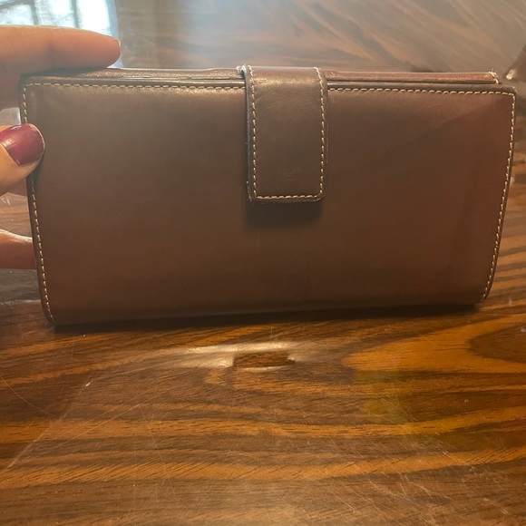 Gucci, Brown long snap wallet, tons of storage ! - Picture 3 of 10